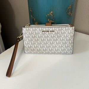 Michael Kors Wristlet Wallet